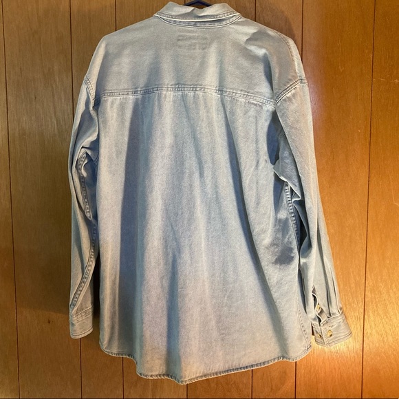 Vintage 90s Denim Button Down Men’s Large Shirt w patch on bottom right wrist 🔥 - Picture 6 of 7